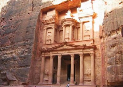 Foto de Petra, na Jordânia, cidade que ficou famosa pelas filmagens do filme Indiana Jones e a Última Cruzada.