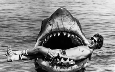 Steven Spielberg durante as filmagens de Tubarão (Jaws)